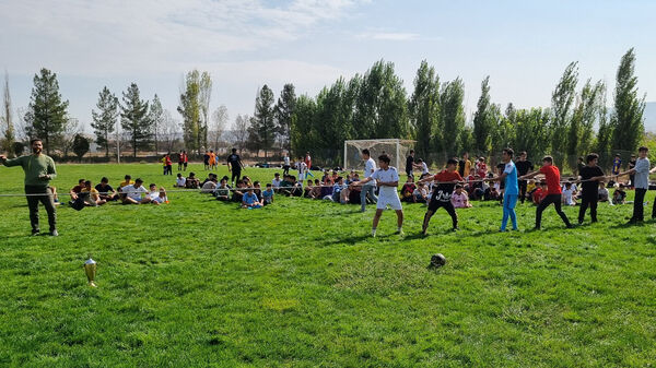 برگزاری آیین فعالیت‌های ورزشی درون مدرسه‌ای دبیرستان نمونه دولتی پژوهش آشخانه 