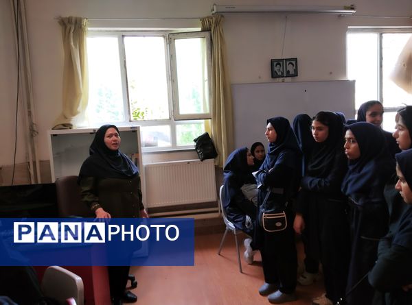 نمایشگاه هنرهای دستی هنرجویان هنرستان آفرینش منطقه رضویه 