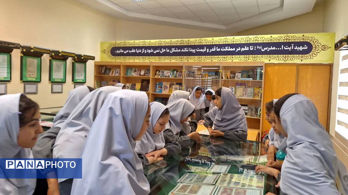 بازدید مدارس شهرستان کاشمر از موزه زیارتگاه شهید آیت الله مدرس (ره)