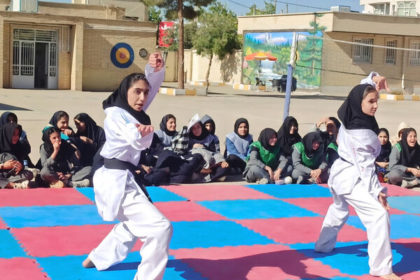 پویش یک روز با ورزش در مدارس شهرستان آباده
