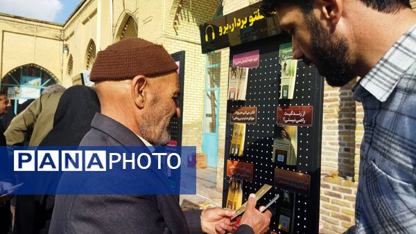 گذری بر غرفه موسسه منتظران ظهور  در نماز جمعه این هفته نیشابور 