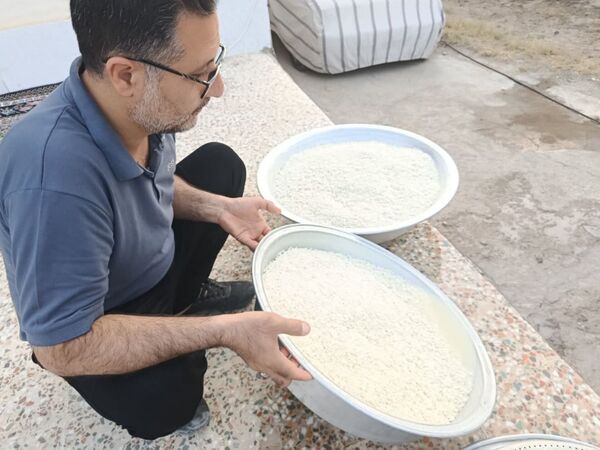پخت و توزیع نذری در روز تاسوعای حسینی روستای حسن آباد داراب استان فارس