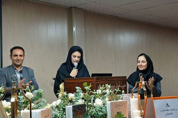 گردهمایی‌ دانش آموزی در هفته کتاب و کتابخوانی