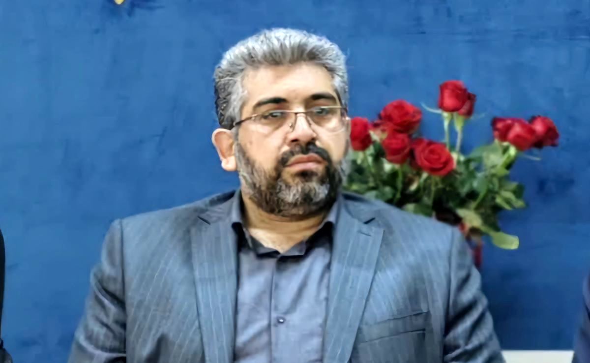  معلم در سخت‌ترین شرایط، پرچم علم و ایمان را برافراشته نگه داشته،در یک دست قلم و در دست دیگر سلاح؛ وجه تمییز دو معلم شهید