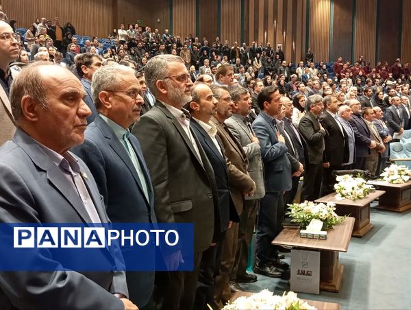 آیین تجلیل از واحدهای نمونه استاندارد و سفیران دانش‌آموزی استاندارد