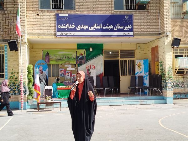 دانش‌آموزان مدرسه مهدی خدابنده با شهدا تجدید پیمان کردند