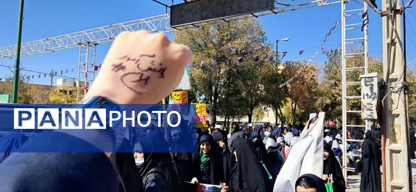 مشت هایی از نماد استواری و شجاعت 