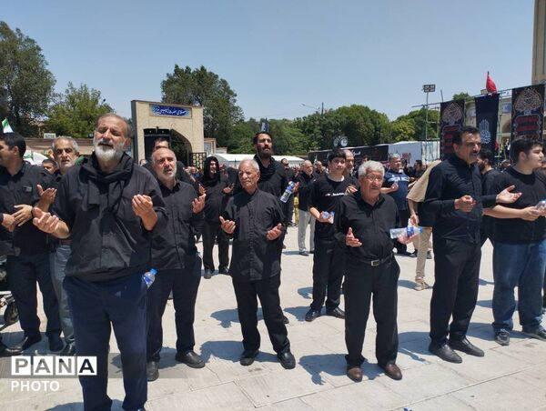 جاماندگان آذربایجان شرقی با چشمانی اشک‌بار به امید روز رجعت با رهبر شهید