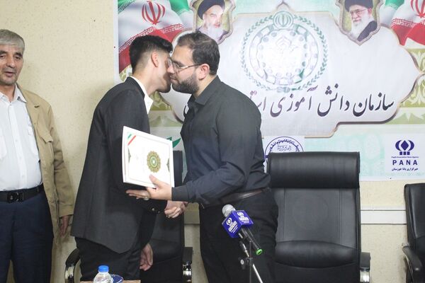 نشست قائم‌مقام سازمان دانش‌آموزی کشور با اعضای سازمان دانش‌آموزی خوزستان