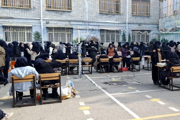برگزاری بازارچه اقتصادی در دبیرستان شاهد تکتم