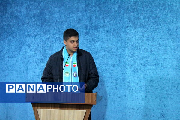 دیدار مربیان و اعضای منتخب سازمان دانش‌آموزی سمنان با نماینده ولی‌فقیه در استان 