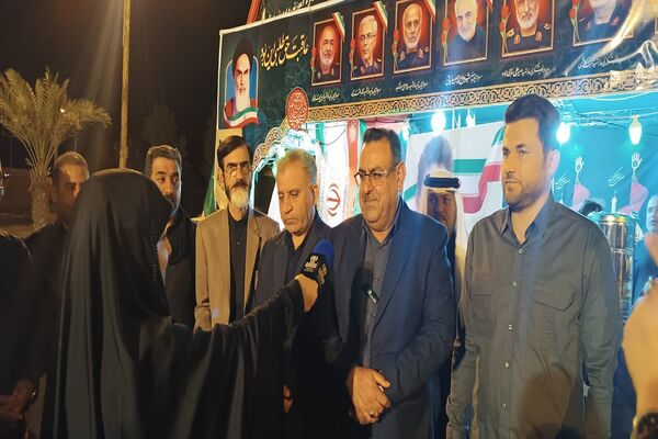 خدمت‌رسانی دانش‌آموزان و فرهنگیان ناحیه‌چهار اهواز به زوار اباعبدالله‌الحسین(ع)
