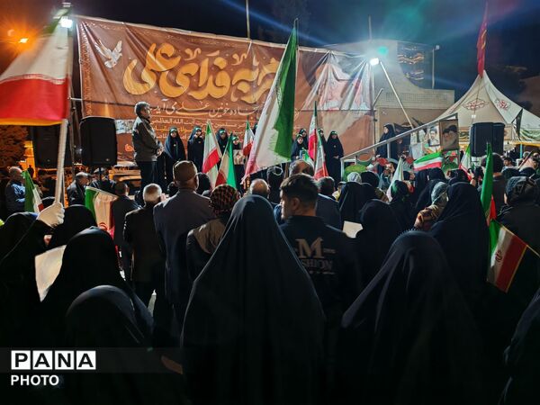بلوار فضل، صحنه عشق و ارادت ملت به رهبر در شبی دیگر