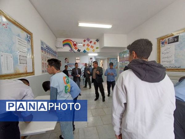  انتخابات شورای دانش‌آموزی در دبیرستان سما شهرستان کاشمر 