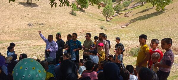 پیاده‌روی اهالی روستای رفن به مناسبت هفته سلامت