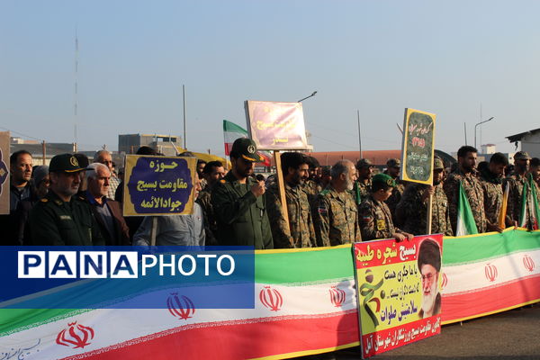 صبحگاه مشترک نیرو‌های مسلح در آمل 