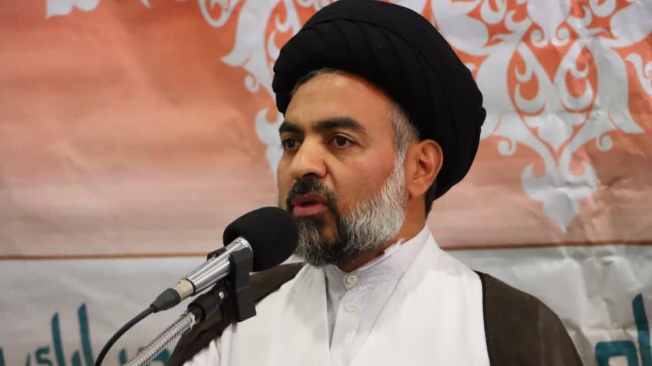 رهبر ما اهل مقاومت و ایستادگی است، دیپلمات نیست، انقلابی است