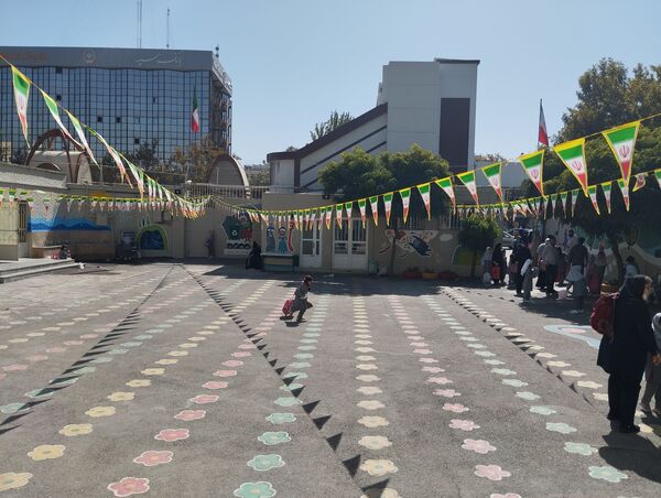 اغاز سال تحصیلی در دبستان دخترانه ربابه اکبرزاده