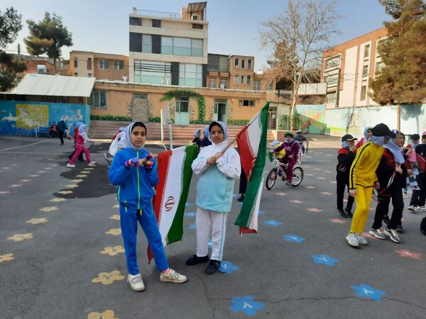 المپیاد ورزشی درون مدرسه‌ای در دبستان دخترانه نوفل لوشاتو ناحیه سه مشهد مقدس