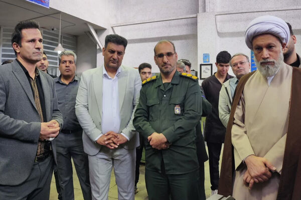 بازدید نماینده ولی فقیه استان فارس از هنرستان طالقانی در آستانه هفته بسیج