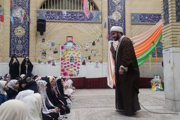 بازدید معاون پرورشی و تربیت بدنی ناحیه دو شهرری از مراسم اعتکاف دانش آموزی 