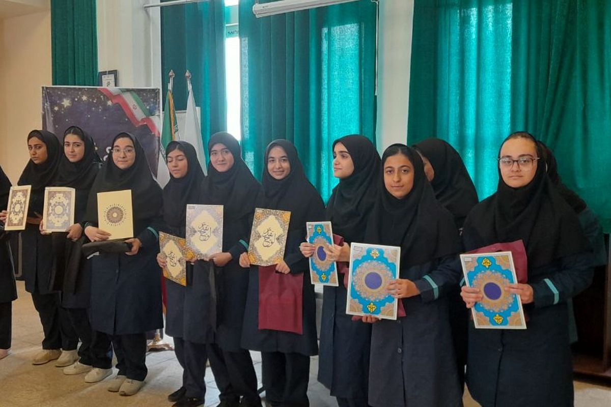 روز خاطره‌انگیز با برگزاری جشن سمپاد در دبیرستان استعدادهای درخشان فرزانگان ملارد