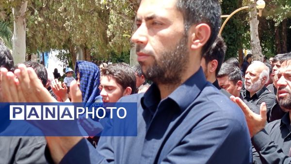 اقامه نماز ظهر عاشورا در کاشمر