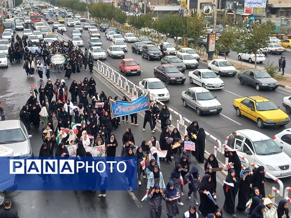 حضور دانش آموزان اسلامشهری در راهپیمایی ۱۳ آبان