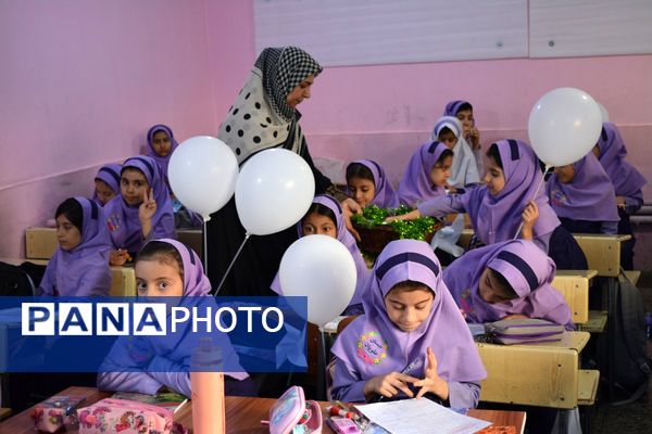 جشن میلاد حضرت زینب(س) با حضور مادران پرستار در دبستان علویان بهارستان‌دو