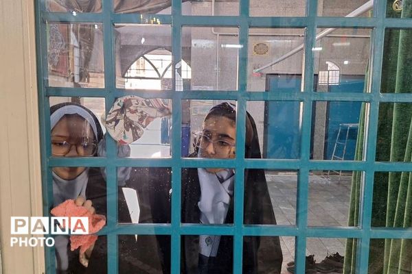 غبارروبی مساجد به مناسبت آغاز ماه مبارک رمضان توسط دانش‌آموزان ناحیه دو شهرری 