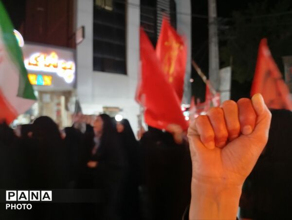 با پرچم انتقام به خیابان می‌آییم
