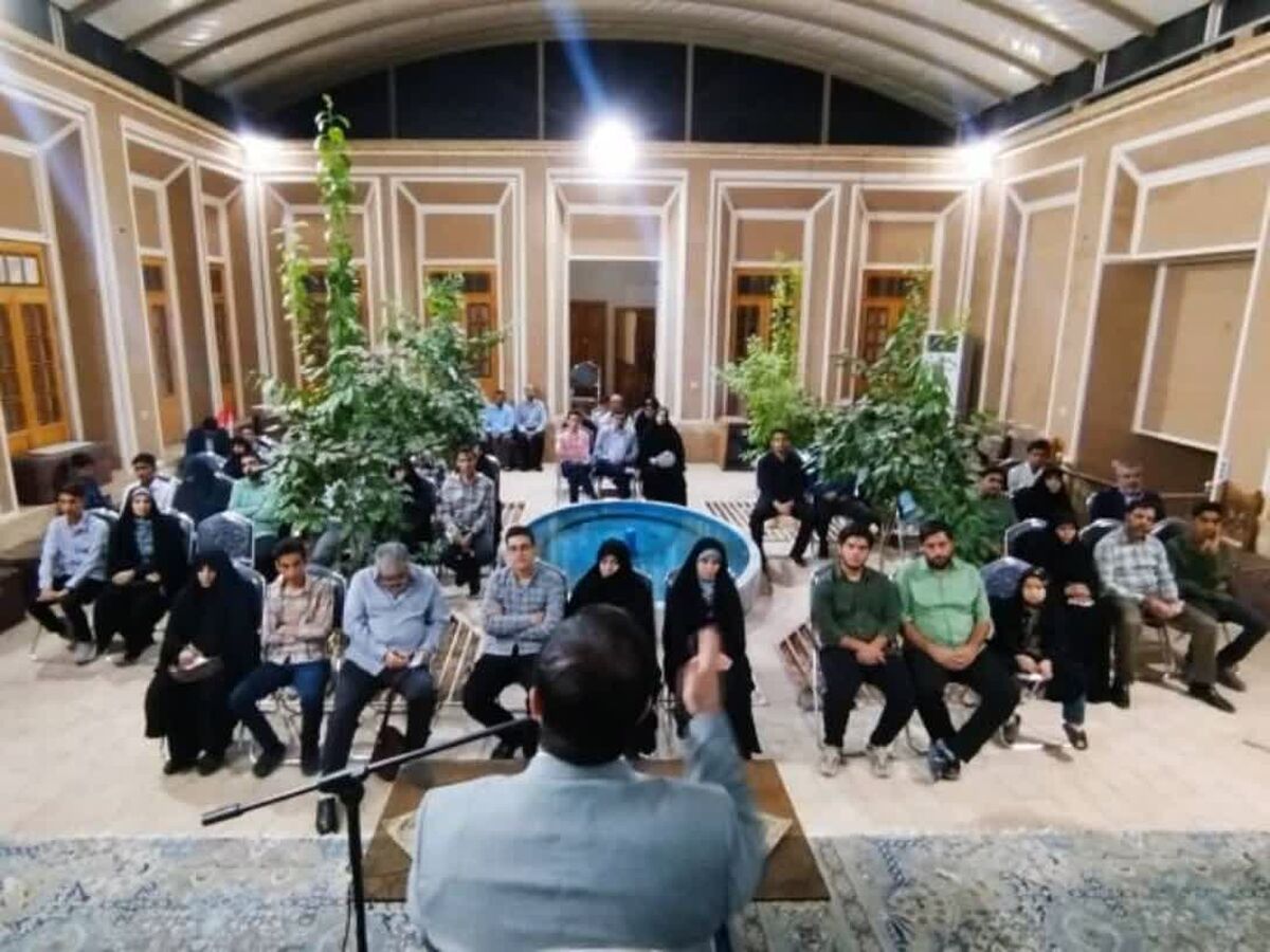 نشست آموزشی‌ ـ‌ تربیتی «پیوند» ویژه دانش‌آموزان پایه دهم و اولیای دبیرستان معارف اسلامی شهید مطهری یزد برگزار شد