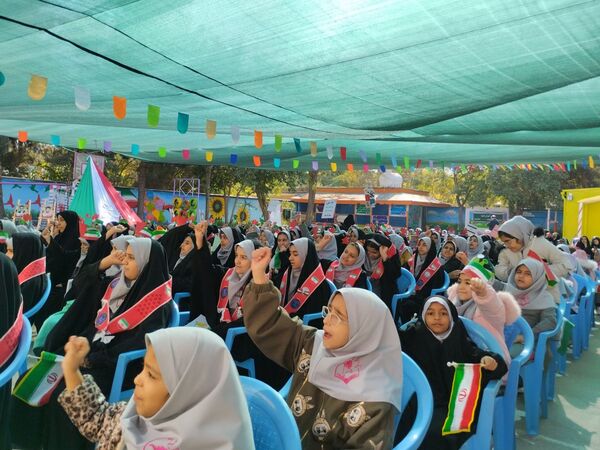 زنگ روز دانش آموز و تسخیر لانه جاسوسی دشمن در دبستان دخترانه شاهد شهید ناصری 