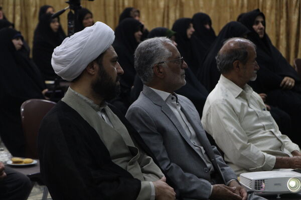 تجلیل از خیرین و فعالان کمک به جبهه مقاومت در دفتر امام جمعه یزد