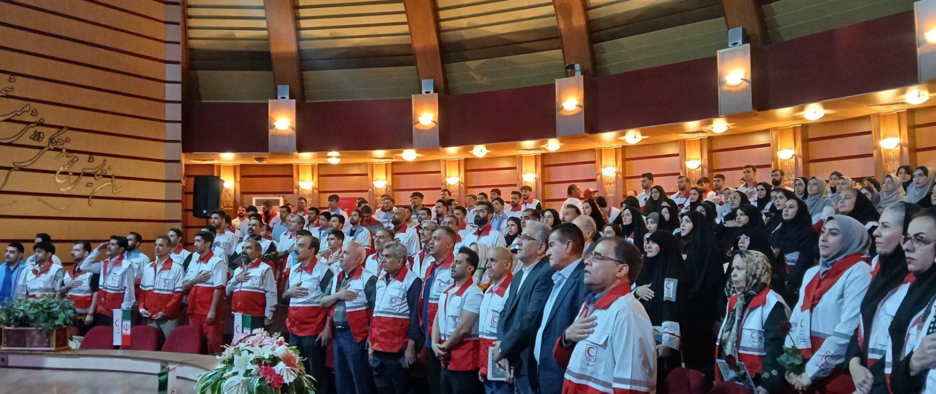تجلیل از داوطلبان و نجاتگران هلال احمر در جنگ رمضان 
