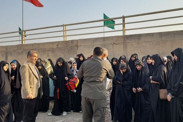 لحظات ناب در دیار نور، کنار شهدا 