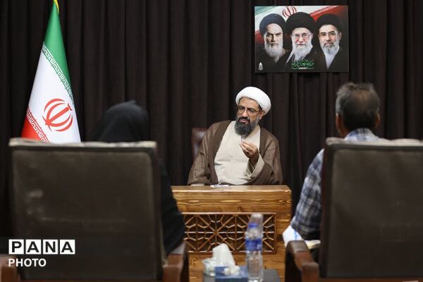  ملاقات مردمی با نماینده ولی فقیه در استان همدان 