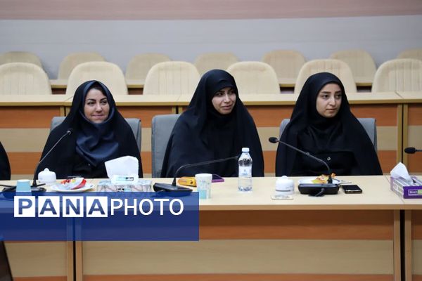 نشست هم‌اندیشی بانوان ستادی اداره‌کل آموزش و پرورش آذربایجان‌شرقی