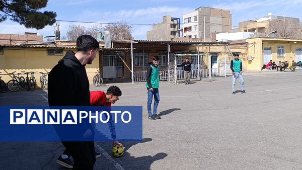 مسابقات درون مدرسه‌ای فوتسال در دبیرستان امام رضا (ع) نیشابور 