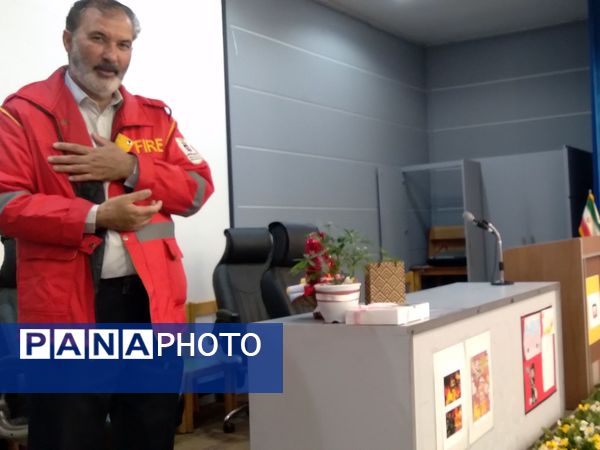 کارگاه آموزشی اطفای حریق در دبستان آرمینه مصلی‌نژاد ناحیه ۶ مشهد 