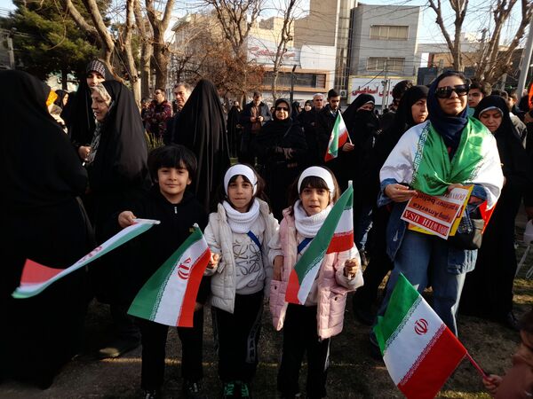 اجتماع بزرگ مردم فردیس همزمان با سراسر کشور در راهپیمایی 22 دی