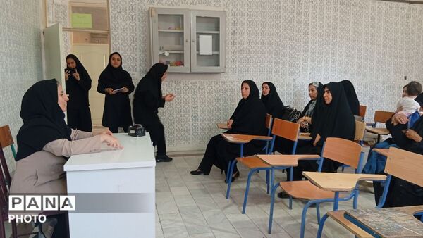 برگزاری جلسه آموزش خانواده در دبیرستان مکتب‌ الزهرا (س)