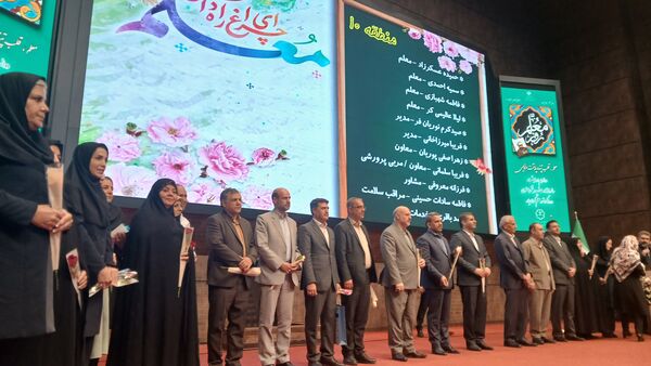معلم قلب تپنده پایتخت دانایی