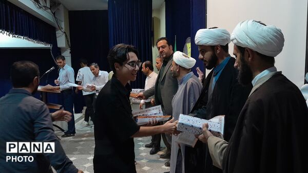 تجلیل از فعالان و برگزیدگان مسابقات قرآنی درگزین