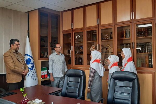 دیدار دانش آموزان پیشتاز پاکدشت با مدیرکل آموزش و پرورش شهرستانهای تهران