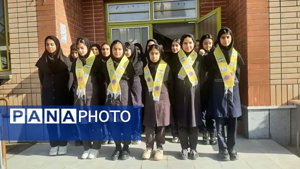 گرامیداشت ۱۲ بهمن در دبیرستان نماز و نیایش