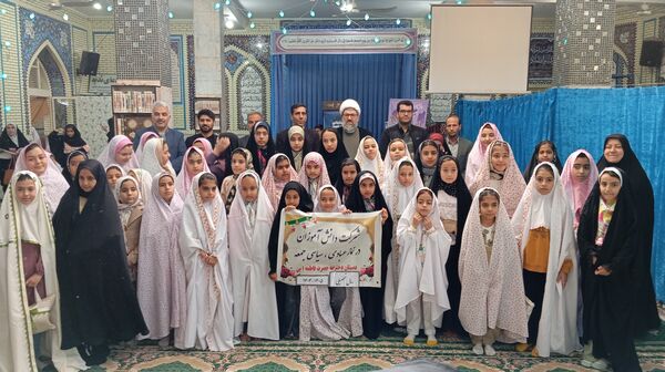 نماز جمعه با حضور دانش‌آموزان فعال بسیجی شهر بن