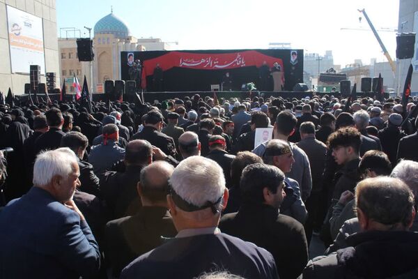 بدرقه پیکر مطهر ۱۳ شهید گمنام در اجتماع عظیم فاطمیون مشهد
