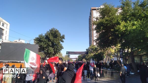 خروش مردم ایران زمین در مشهد مقدس برای وداع با رهبر شهید انقلاب