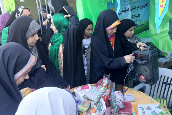 برپایی موکب‌های دانش‌آموزی در آباده برای میلاد جشن موعود
